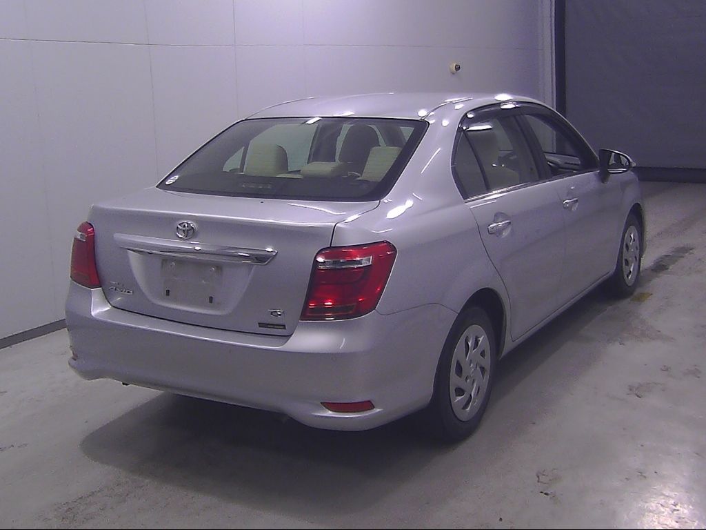 2017 Toyota Corolla Axio 1.5G auction photo 2