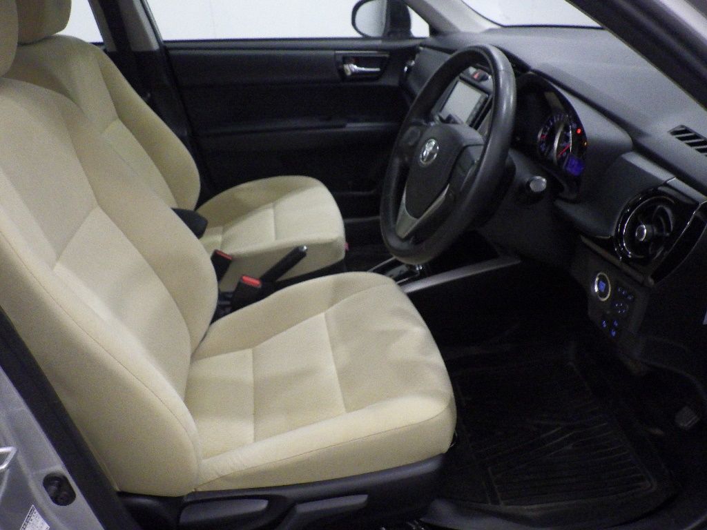 2017 Toyota Corolla Axio 1.5G auction photo 6