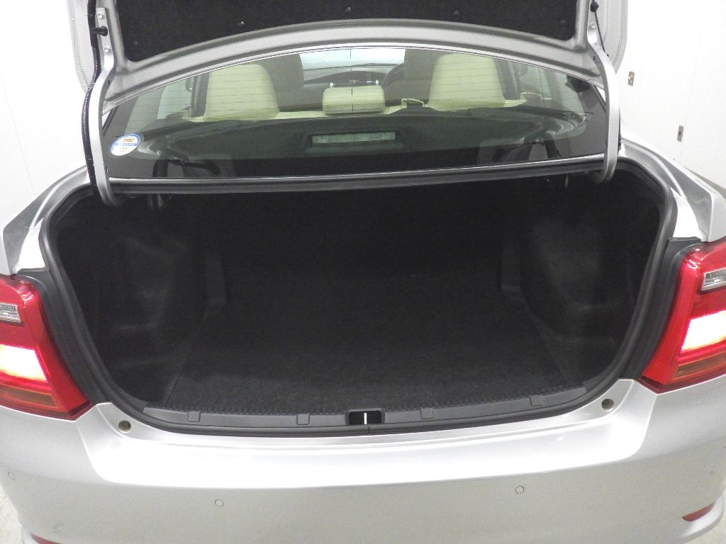 2017 Toyota Corolla Axio 1.5G auction photo 8