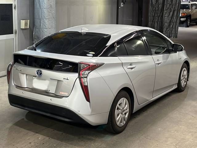 2017 Toyota Prius Sセーフティプラス auction photo 5