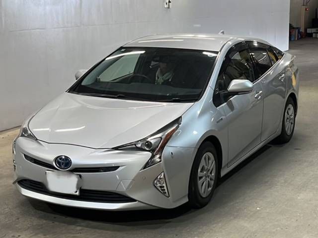 Japan Auction Vehicles 7 2017 Toyota Prius Sセーフティプラス auction photo