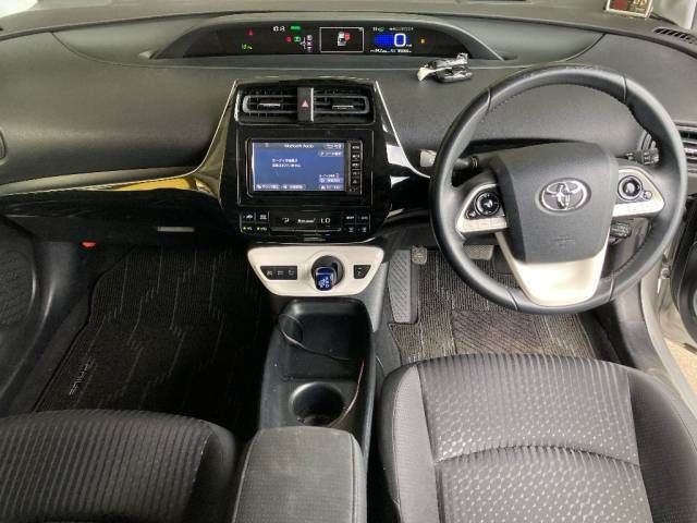 2017 Toyota Prius Sセーフティプラス auction photo 2