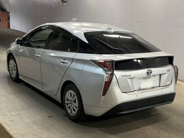 2017 Toyota Prius Sセーフティプラス auction photo 3