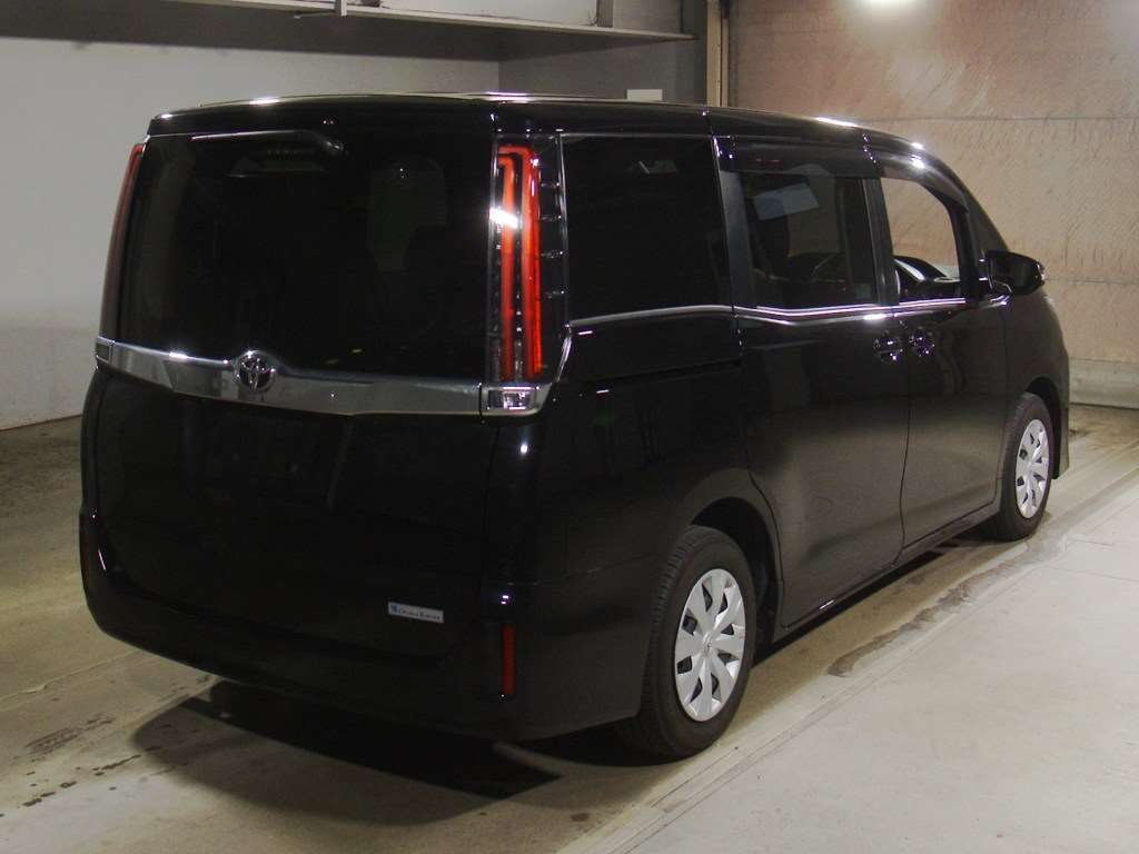 2021 Toyota Noah X auction photo 2