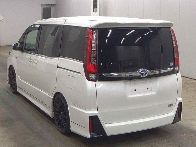 2017 Toyota Noah SI GS auction photo 2