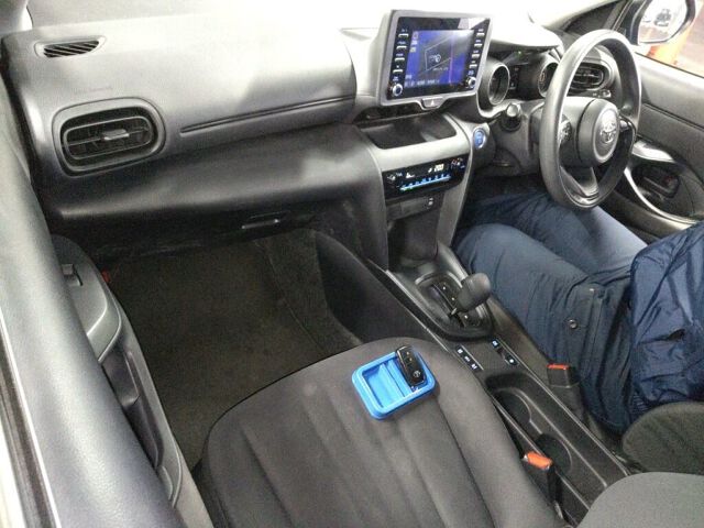 2022 Toyota Yaris Cross ハイブリッドX auction photo 3
