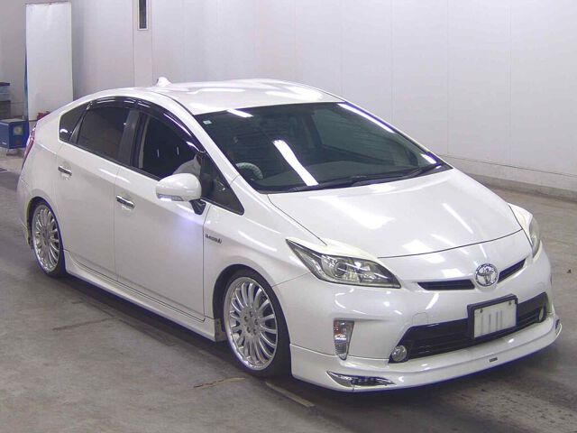 2015 Toyota Prius S Japan auction vehicle