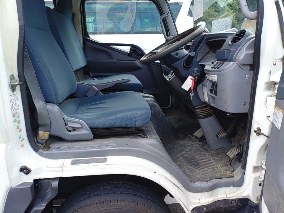 2012 Mitsubishi Fuso Canter auction photo 3