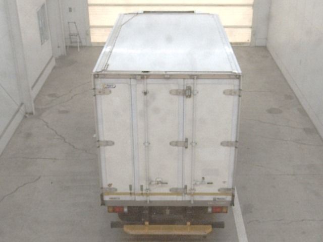 2020 Isuzu Elf Refrigerated and frozen trucks auction photo 3