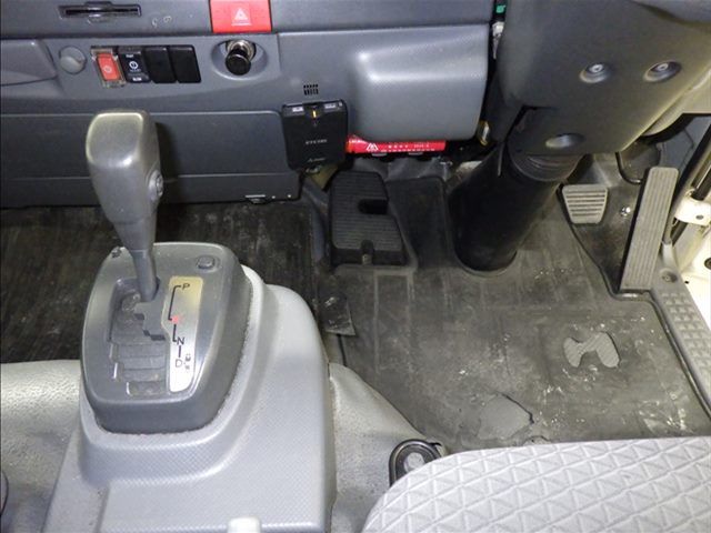 2020 Isuzu Elf Refrigerated and frozen trucks auction photo 8