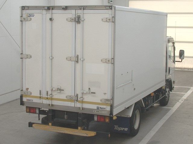 2020 Isuzu Elf Refrigerated and frozen trucks auction photo 2