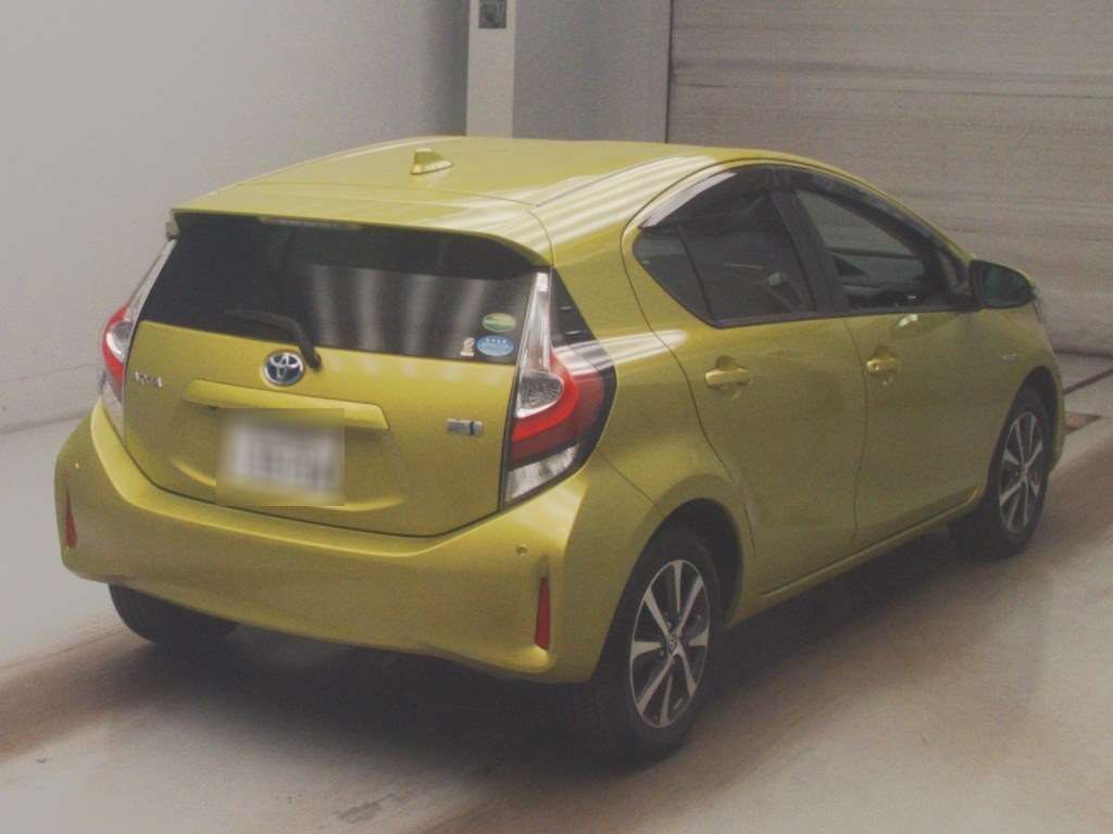 2018 Toyota Aqua Gソフトレザーセレクション auction photo 2