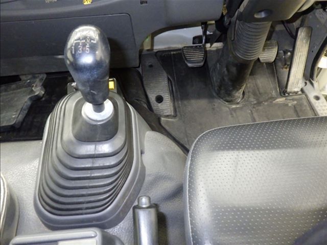 2013 Isuzu Forward dump auction photo 7