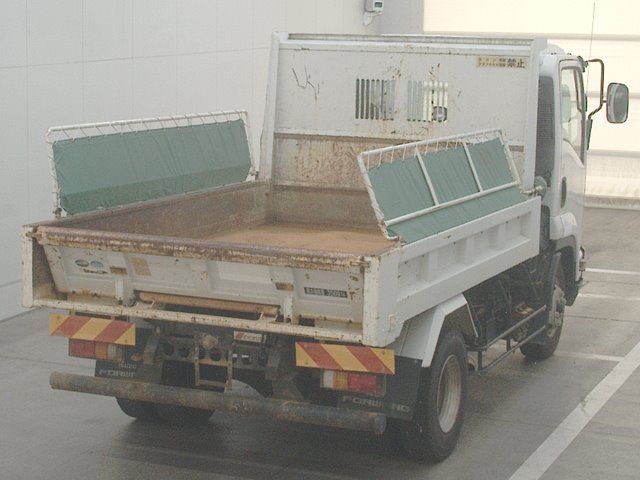 2013 Isuzu Forward dump auction photo 2