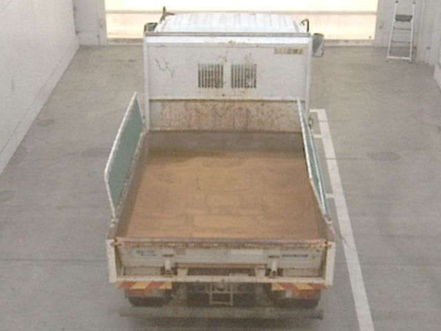 2013 Isuzu Forward dump auction photo 3