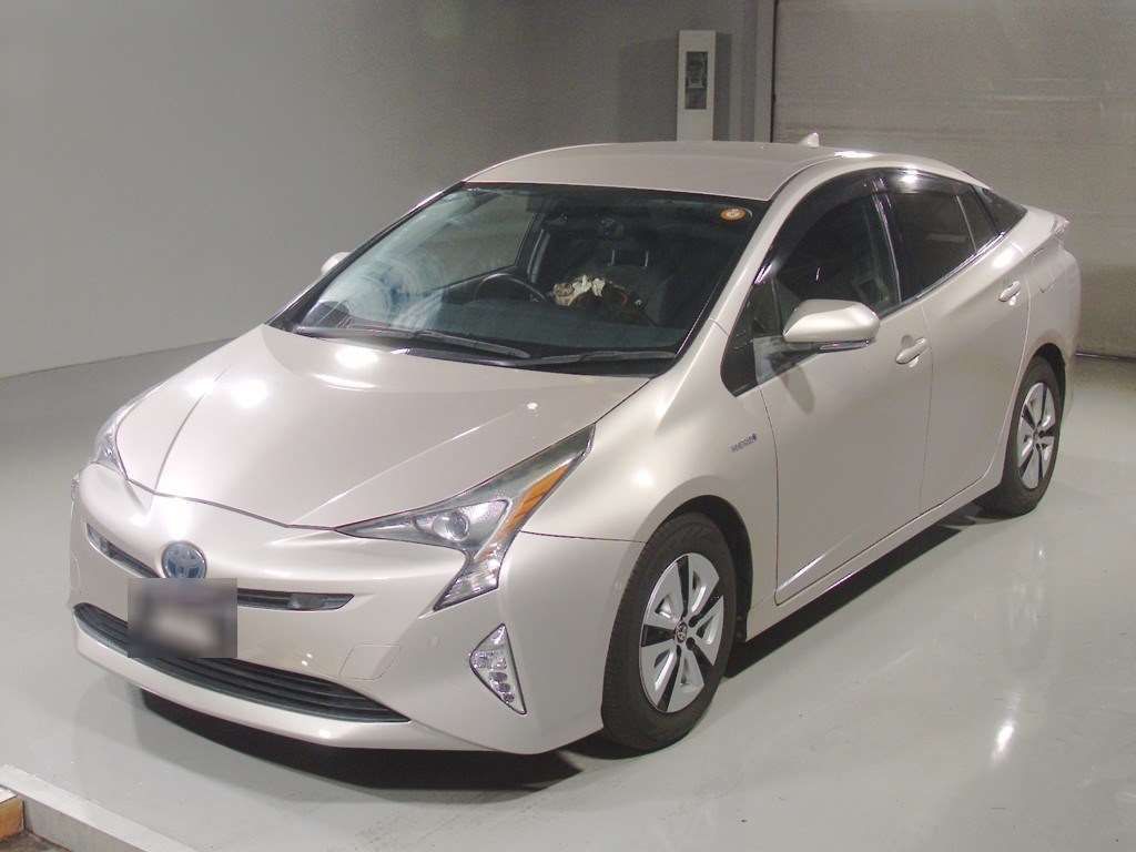 Japan Auction Vehicles 4 2015 Toyota Prius A auction photo