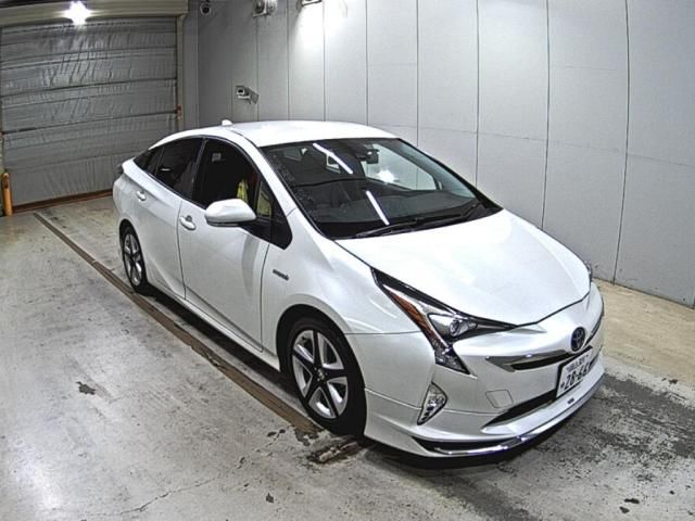 Japan Auction Vehicles 5 2016 Toyota Prius Sツーリング auction photo