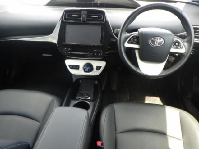 2016 Toyota Prius Sツーリング auction photo 3