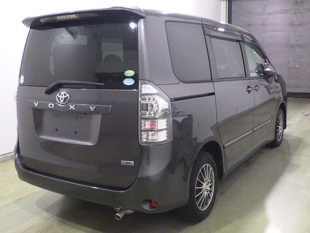 2013 Toyota Voxy 4WD X L Edition auction photo 2
