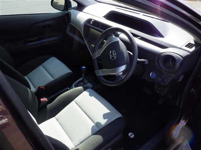 2014 Toyota Aqua S auction photo 3