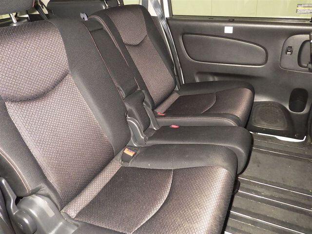 2011 Nissan Serena ハイウェイスター auction photo 6