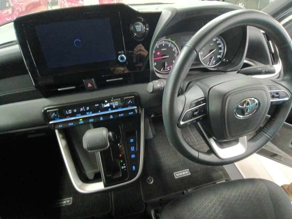2023 Toyota Voxy S-G auction photo 11