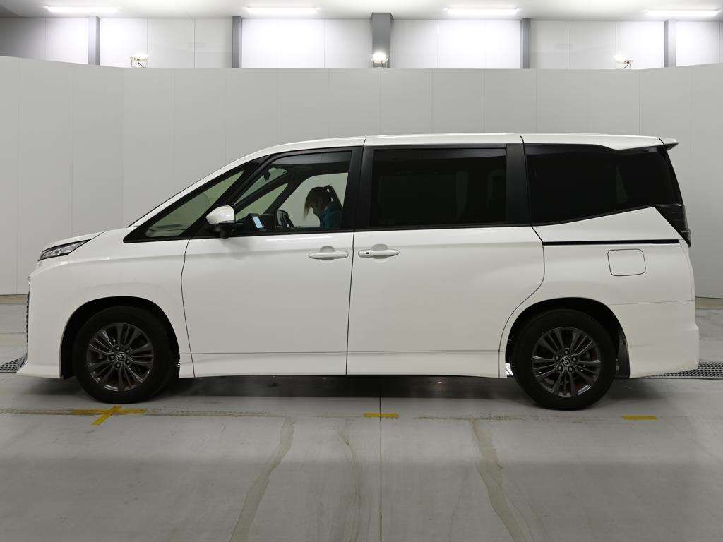 2023 Toyota Voxy S-G auction photo 4