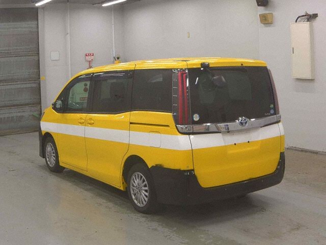 2019 Toyota Noah HV X auction photo 2