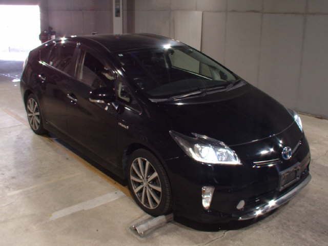 2013 Toyota Prius Japan auction vehicle