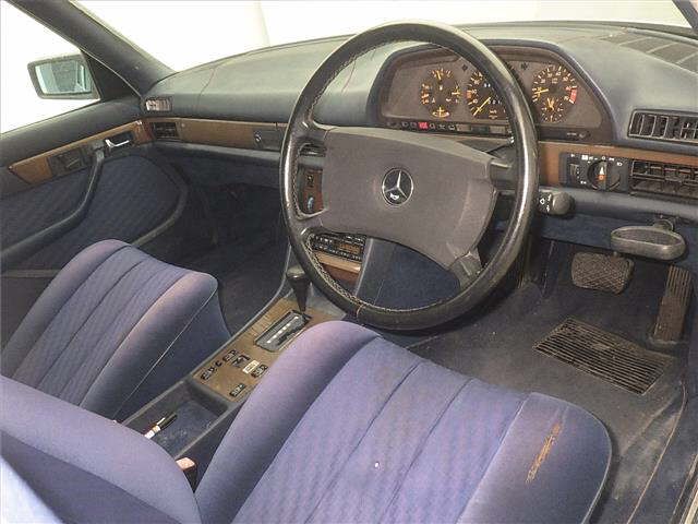 1989 Mercedes-Benz 300SE auction photo 3