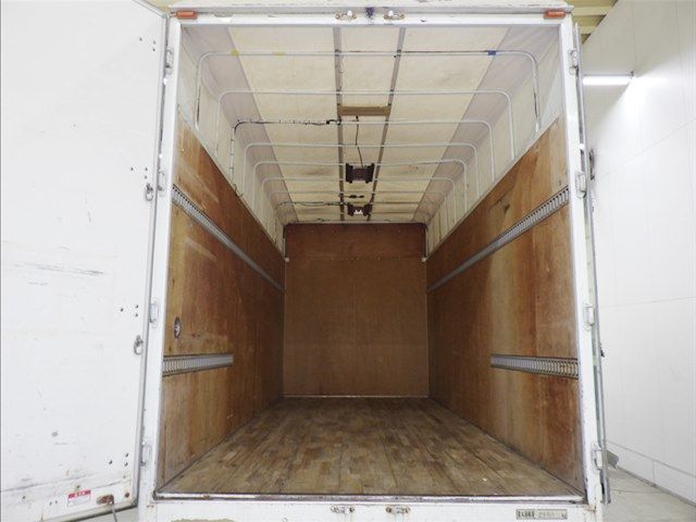 2012 Mitsubishi Fuso Canter covered car auction photo 4