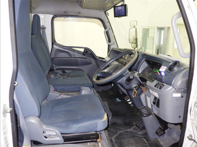 2012 Mitsubishi Fuso Canter covered car auction photo 6