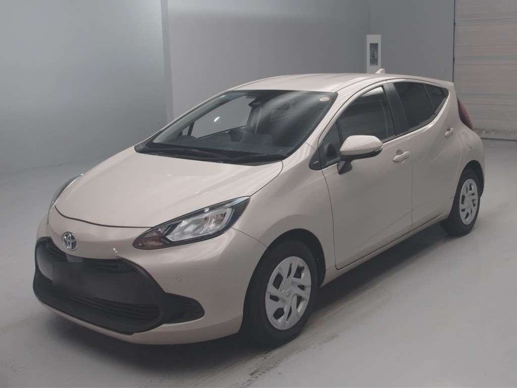 2022 Toyota Aqua X Japan auction vehicle