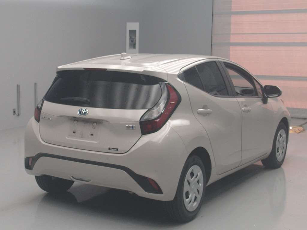 2022 Toyota Aqua X auction photo 2
