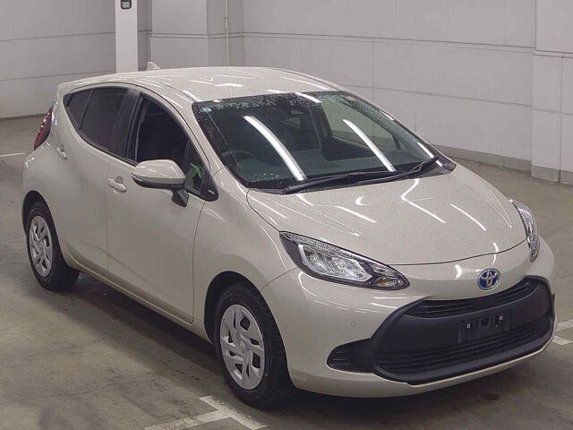 Japan Auction Vehicles 8 2022 Toyota Aqua X 4WD auction photo