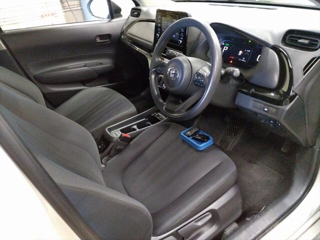 2022 Toyota Aqua X 4WD auction photo 3