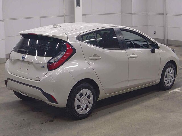 2022 Toyota Aqua X 4WD auction photo 5