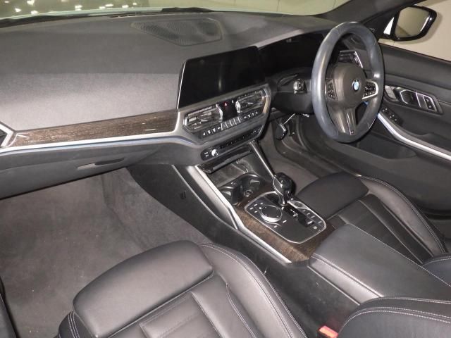2020 BMW BMW 330 e MSP Highline P Comfort P Innovation auction photo 2