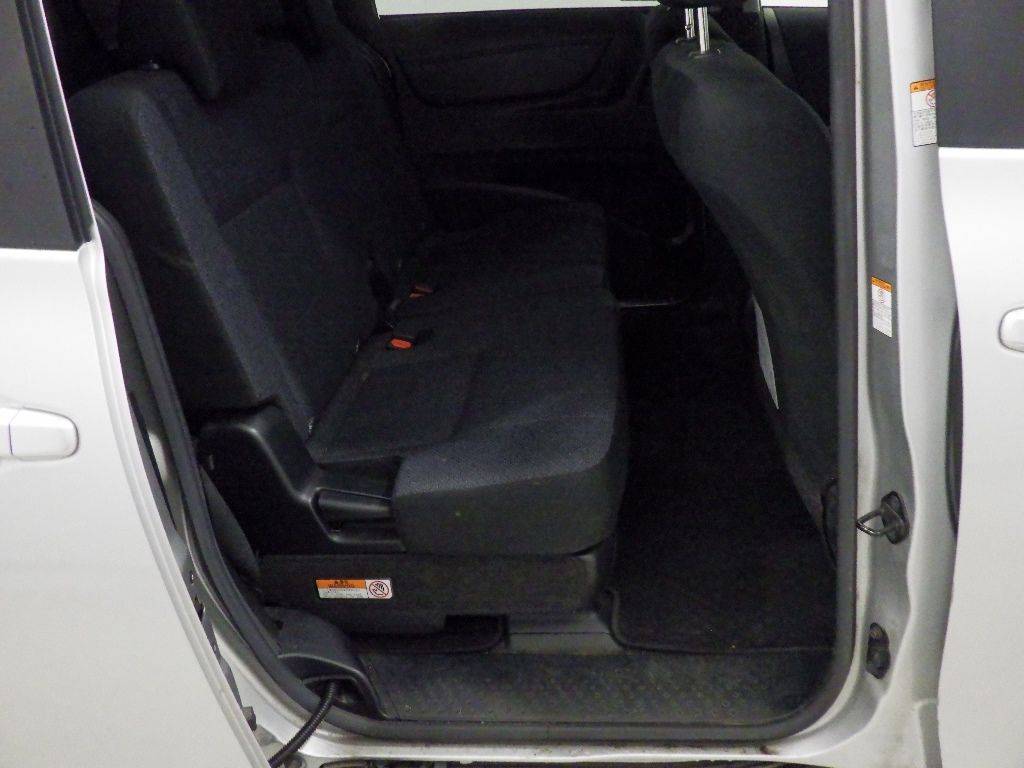 2017 Toyota Sienta X 7 people auction photo 7