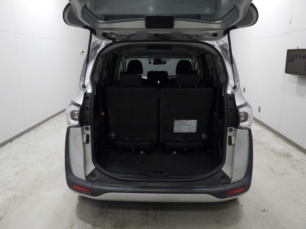 2017 Toyota Sienta X 7 people auction photo 8