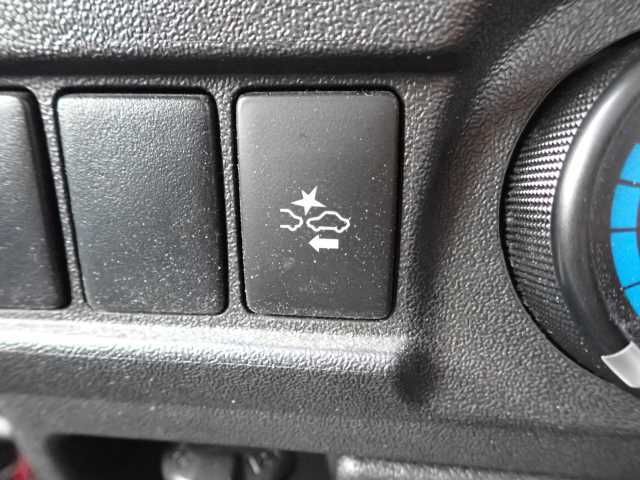 2021 Toyota Hiace Refrigerated 4WD auction photo 9