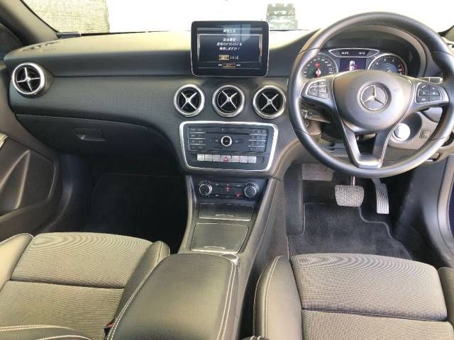 2018 Mercedes-Benz A-Class A180 AMG スタイル auction photo 4