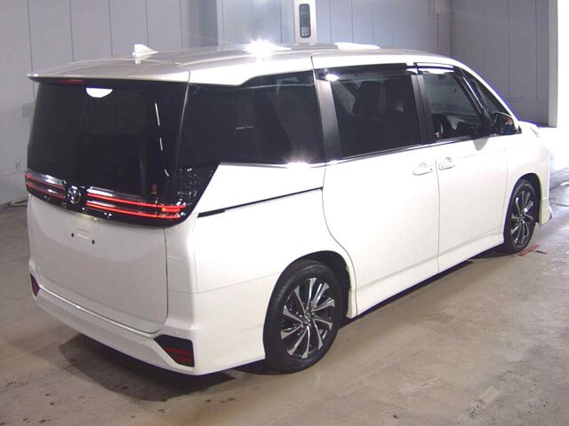 2023 Toyota Voxy S-Z auction photo 5