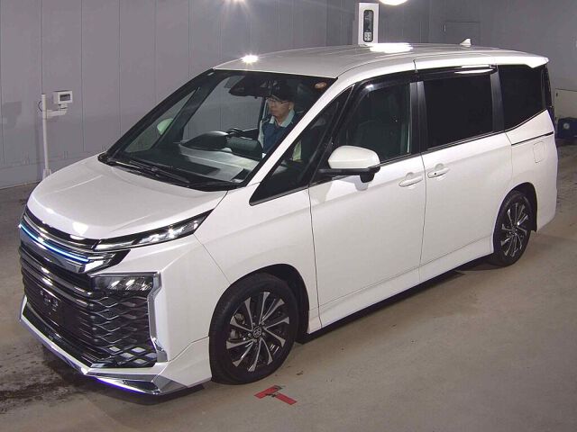2023 Toyota Voxy S-Z auction photo 4