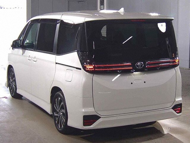 2023 Toyota Voxy S-Z auction photo 2