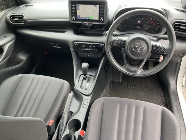 2023 Toyota Yaris ハイブリッドX auction photo 4