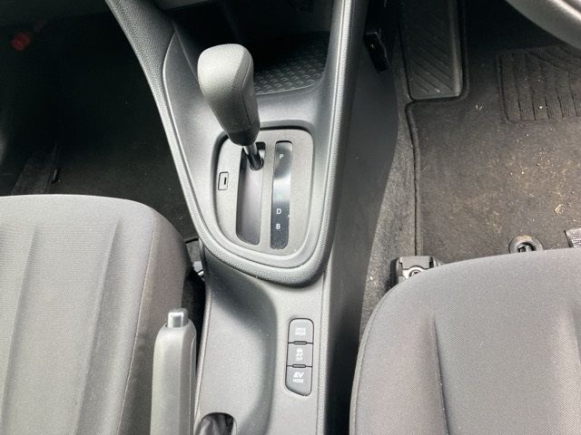 2023 Toyota Yaris ハイブリッドX auction photo 5