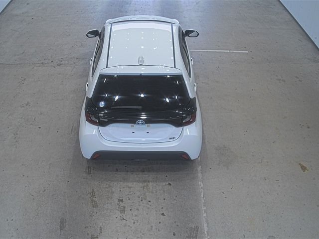 2023 Toyota Yaris ハイブリッドX auction photo 3