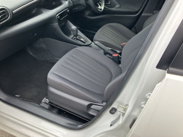 2023 Toyota Yaris ハイブリッドX auction photo 9
