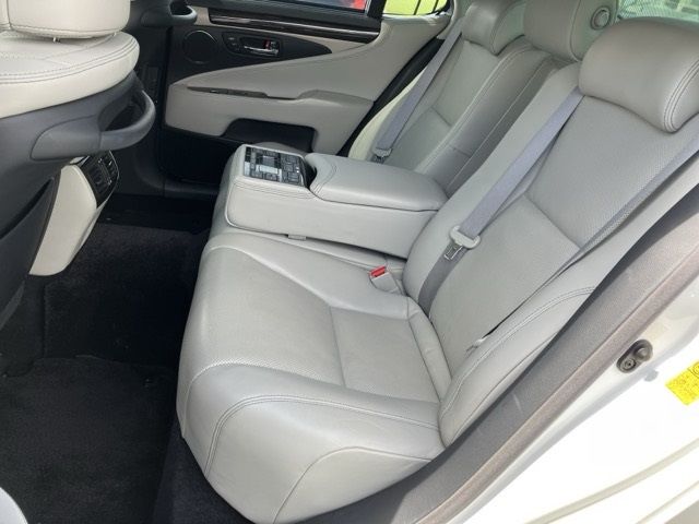 2013 Lexus LS460 4WD バージョンL auction photo 9